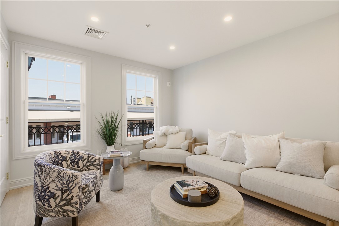 10 Brown & Howard Wharf 103