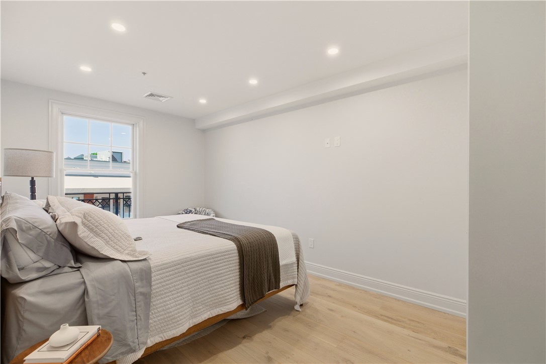 10 Brown & Howard Wharf 103