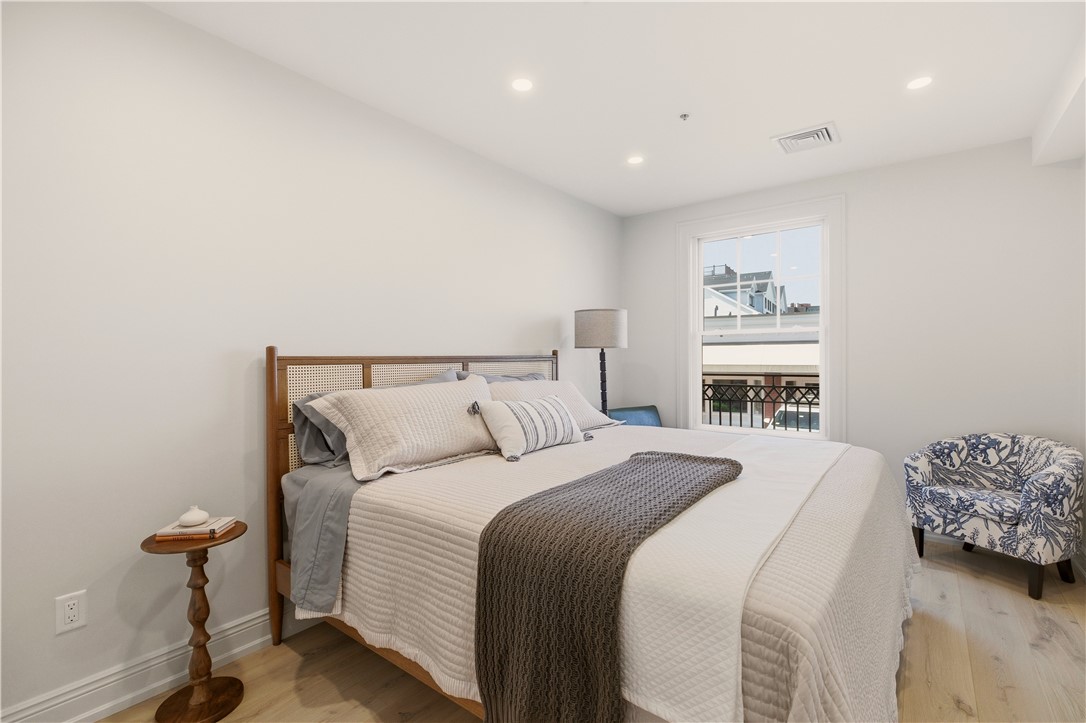 10 Brown & Howard Wharf 103