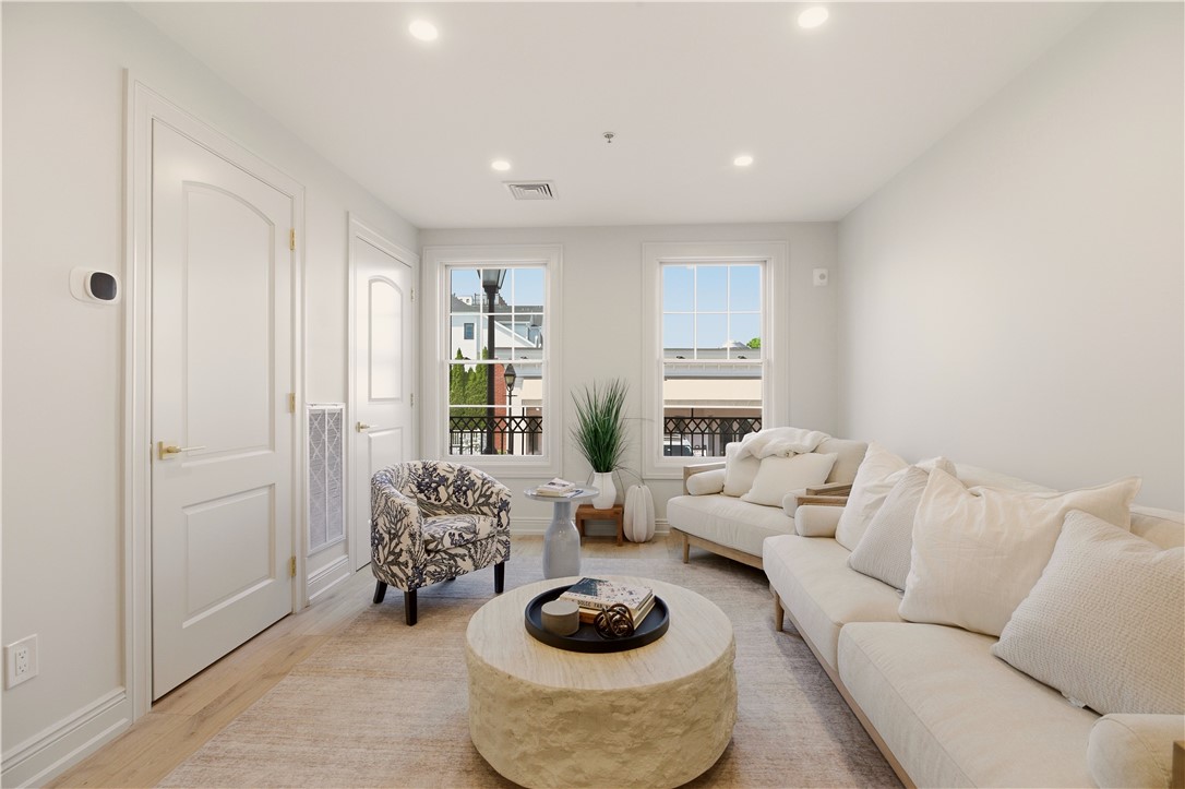 10 Brown & Howard Wharf 103