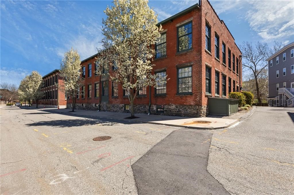 99 Allen Street 105