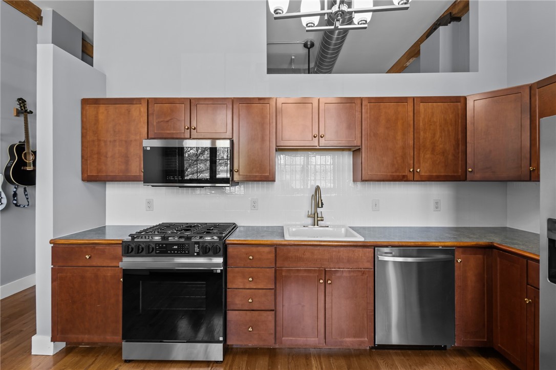 99 Allen Street 105