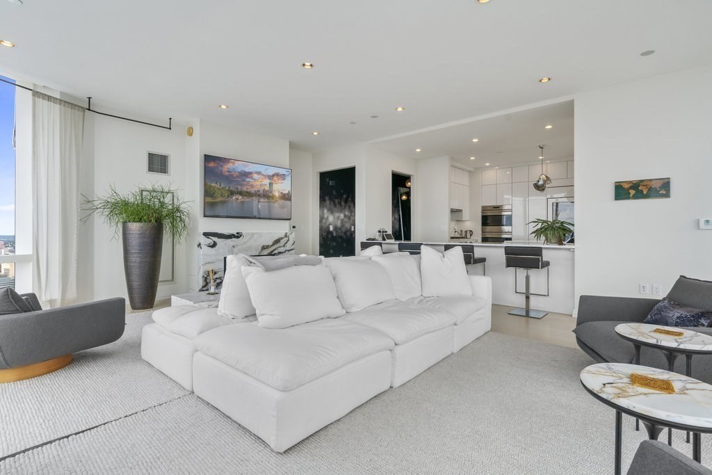 1 Franklin Street # 4906