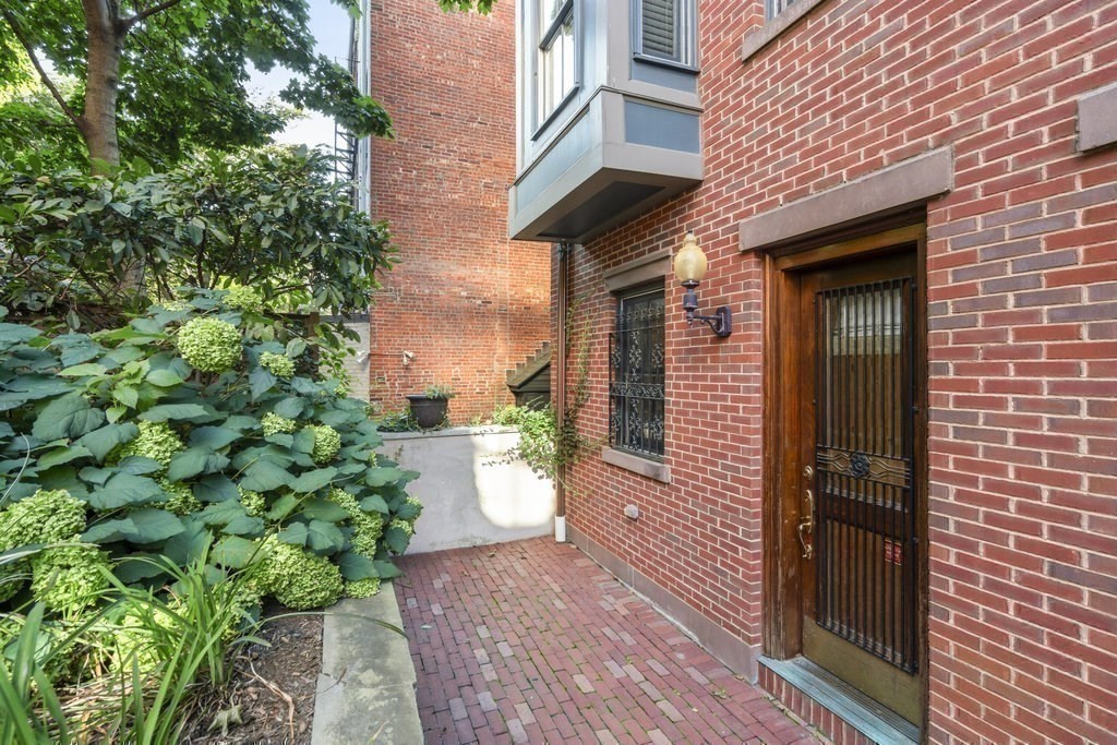 358 Columbus Ave # 1
