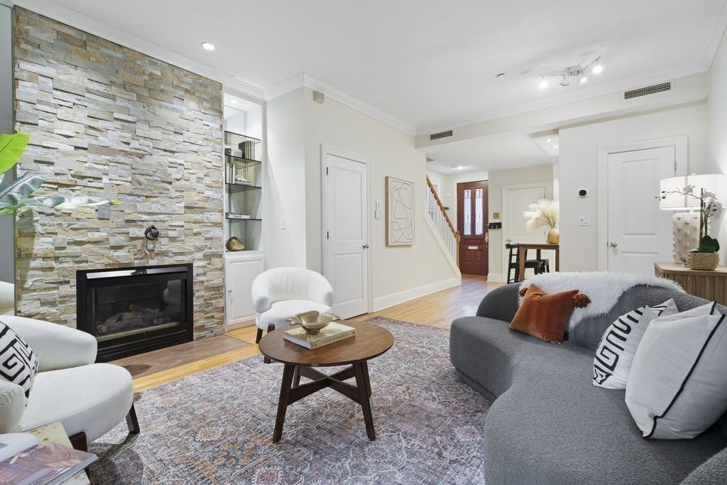 358 Columbus Ave # 1