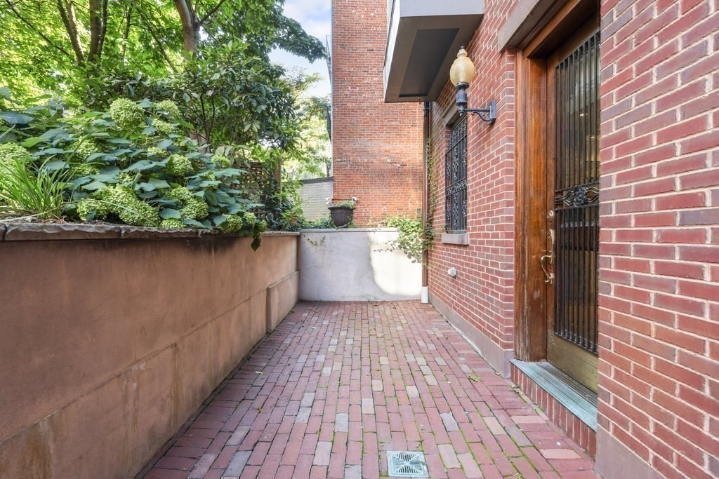 358 Columbus Ave # 1