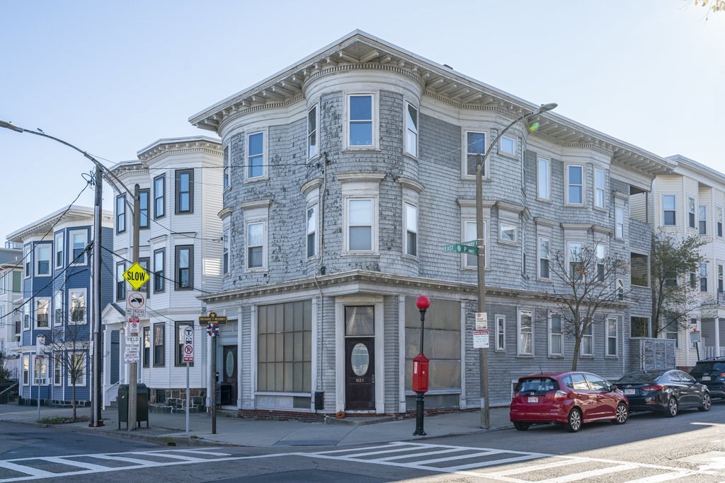 921-923 E Broadway