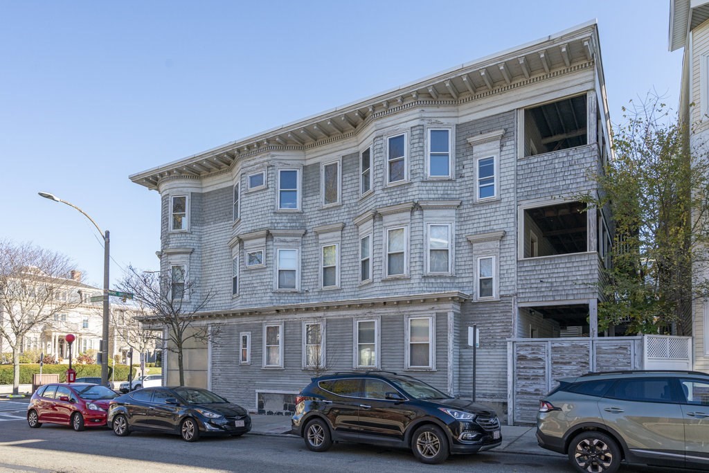 921-923 E Broadway