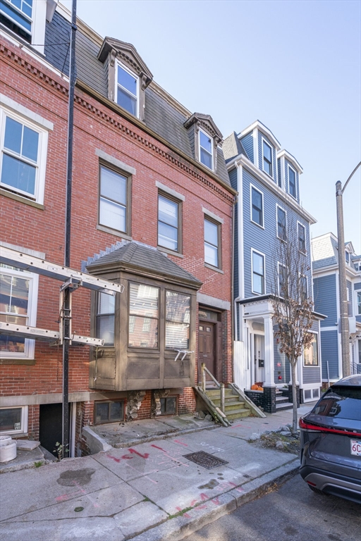 595 E 6th St