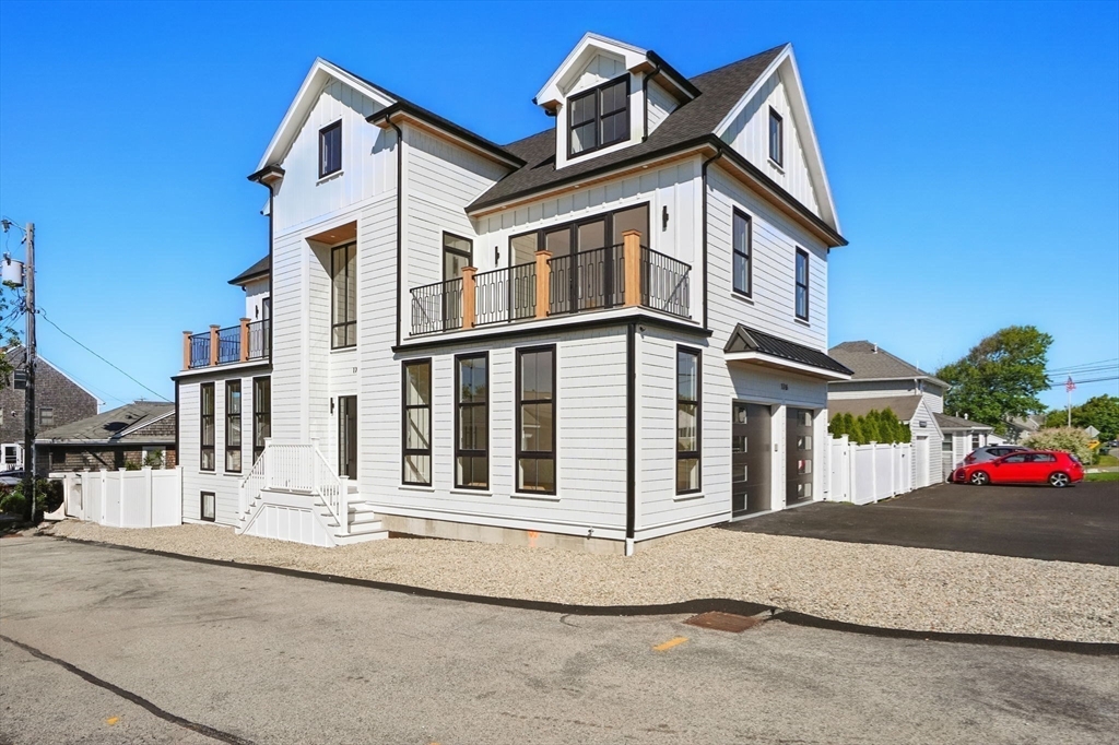 176 Plymouth Ave
