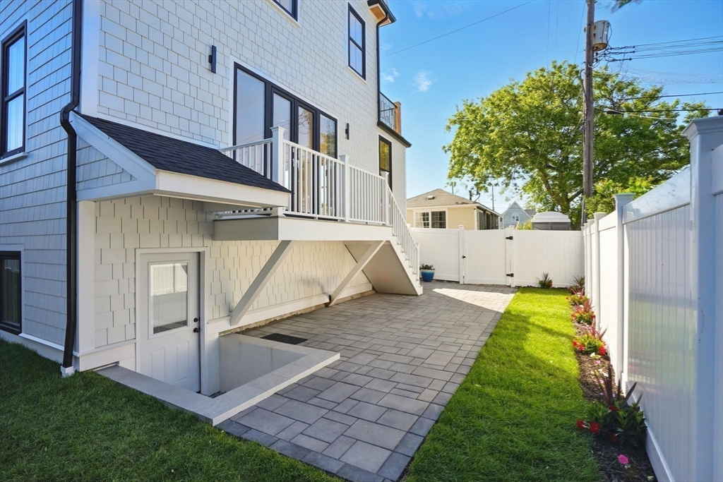 176 Plymouth Ave
