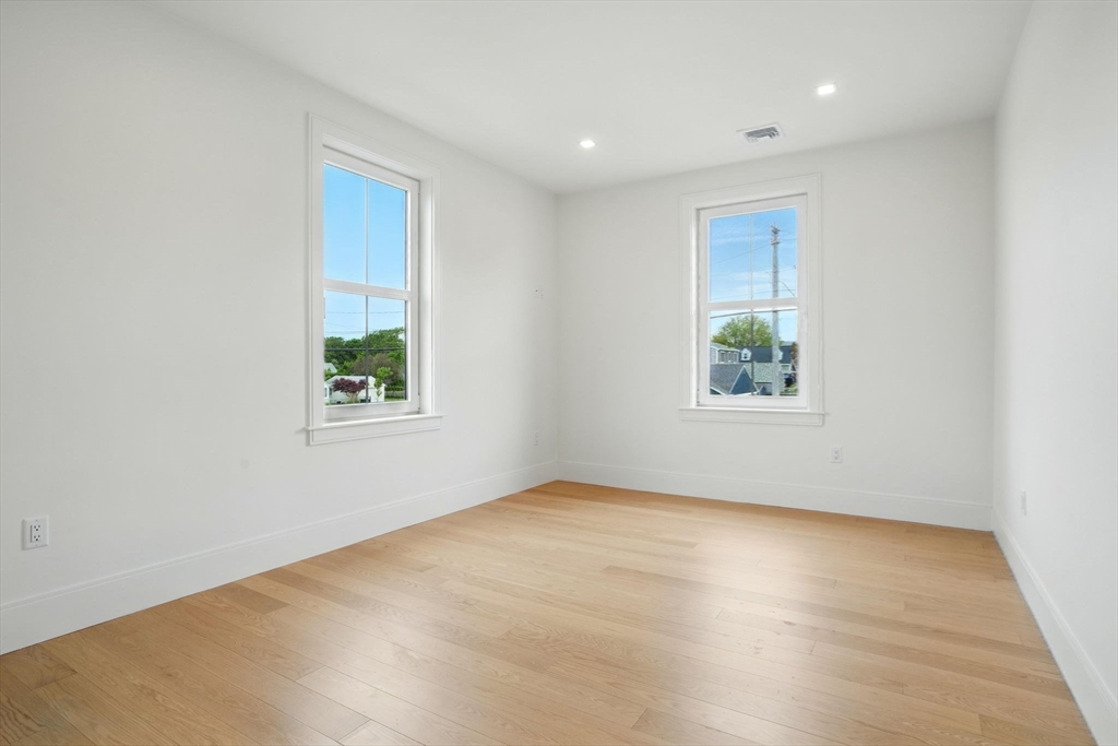 176 Plymouth Ave