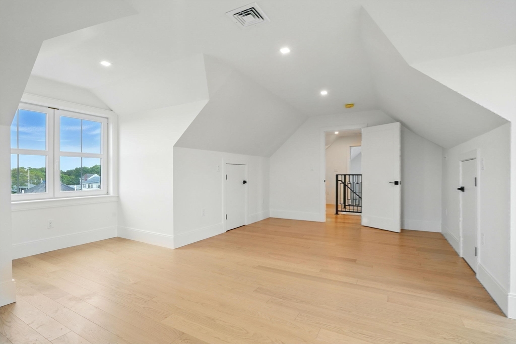 176 Plymouth Ave