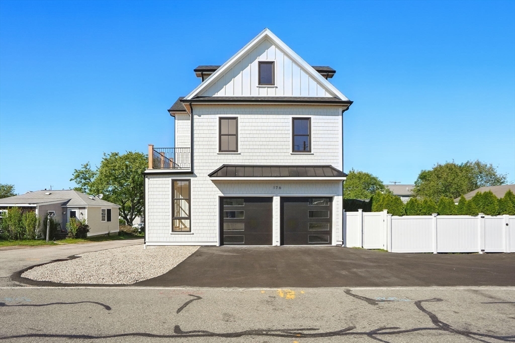 176 Plymouth Ave