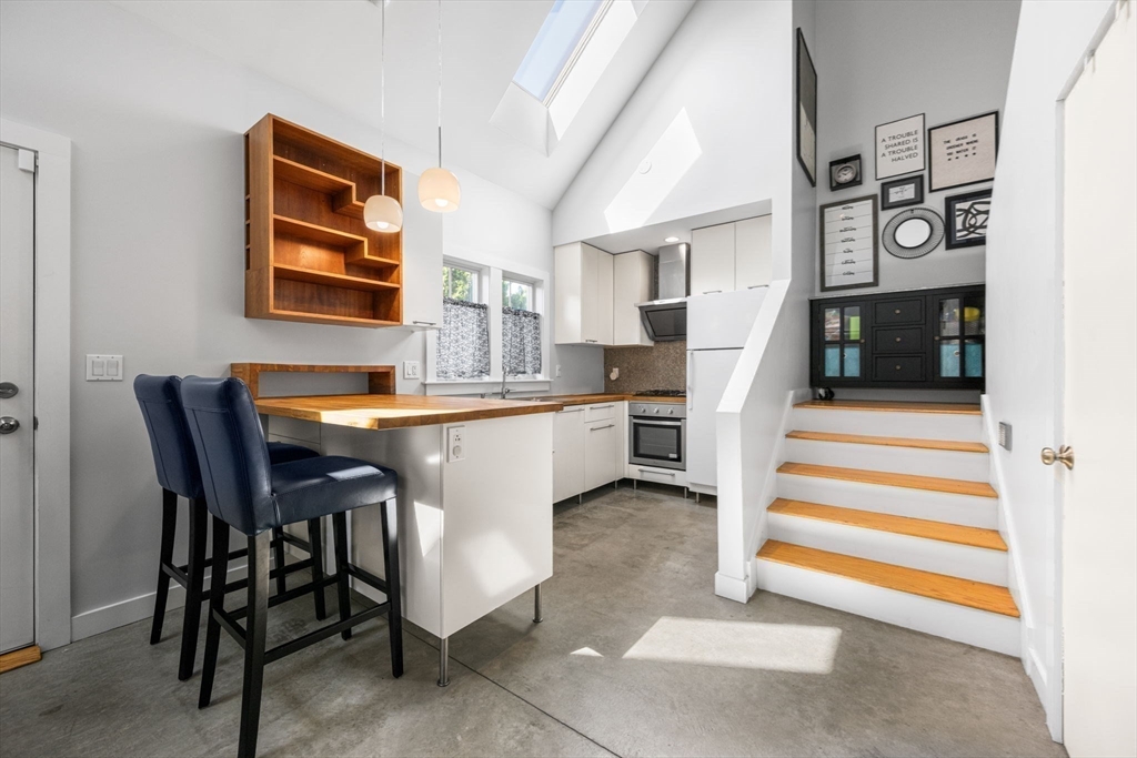 1080 Oakhill Ave, Attleboro