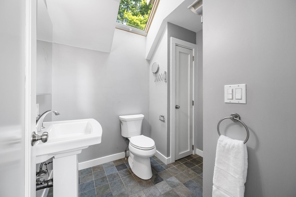 1080 Oakhill Ave, Attleboro