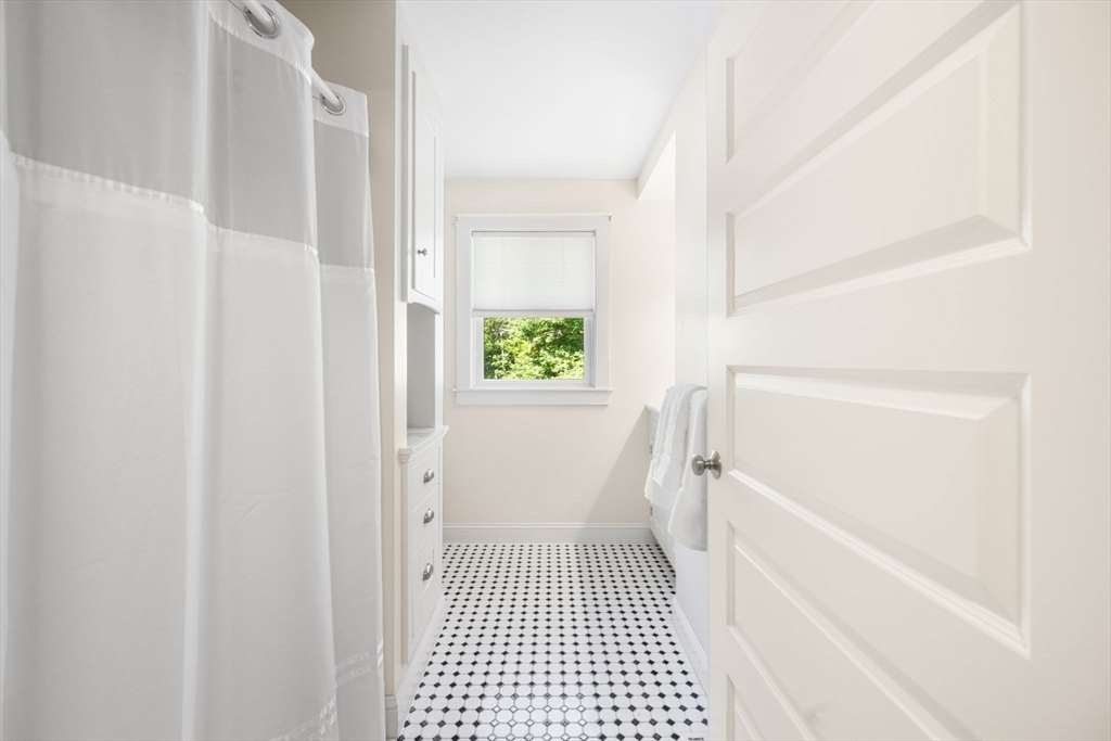 1080 Oakhill Ave, Attleboro