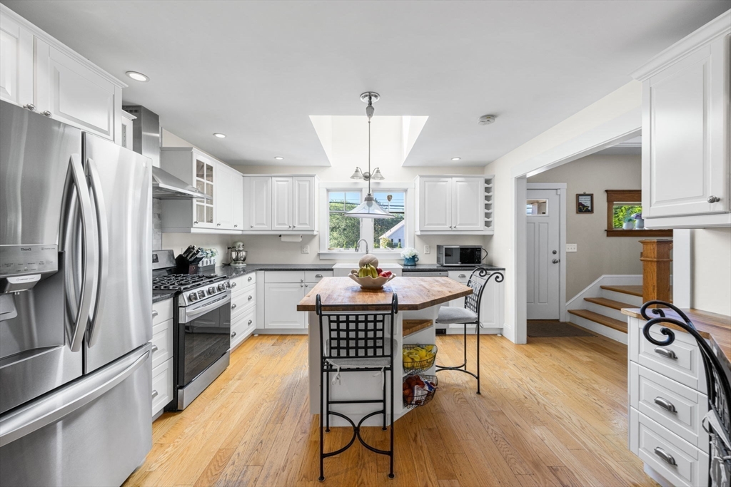 1080 Oakhill Ave, Attleboro