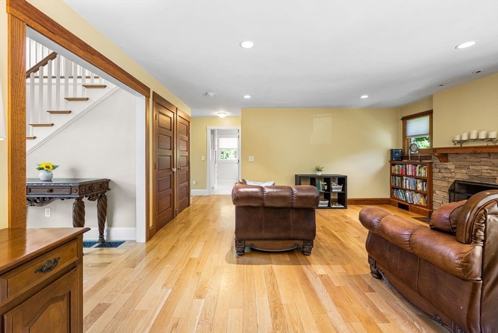 1080 Oakhill Ave, Attleboro