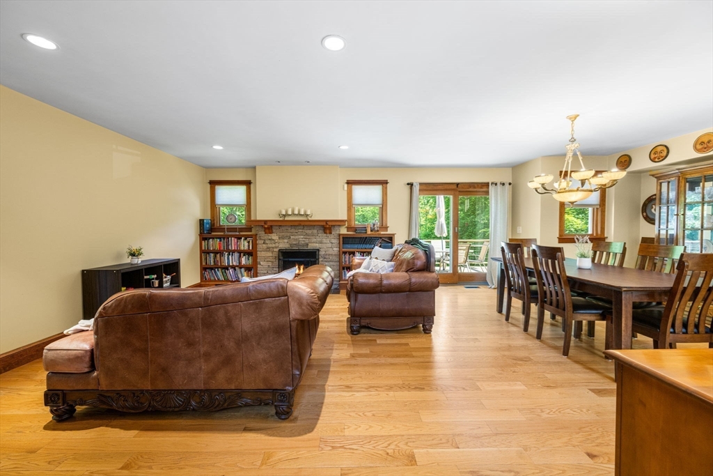 1080 Oakhill Ave, Attleboro