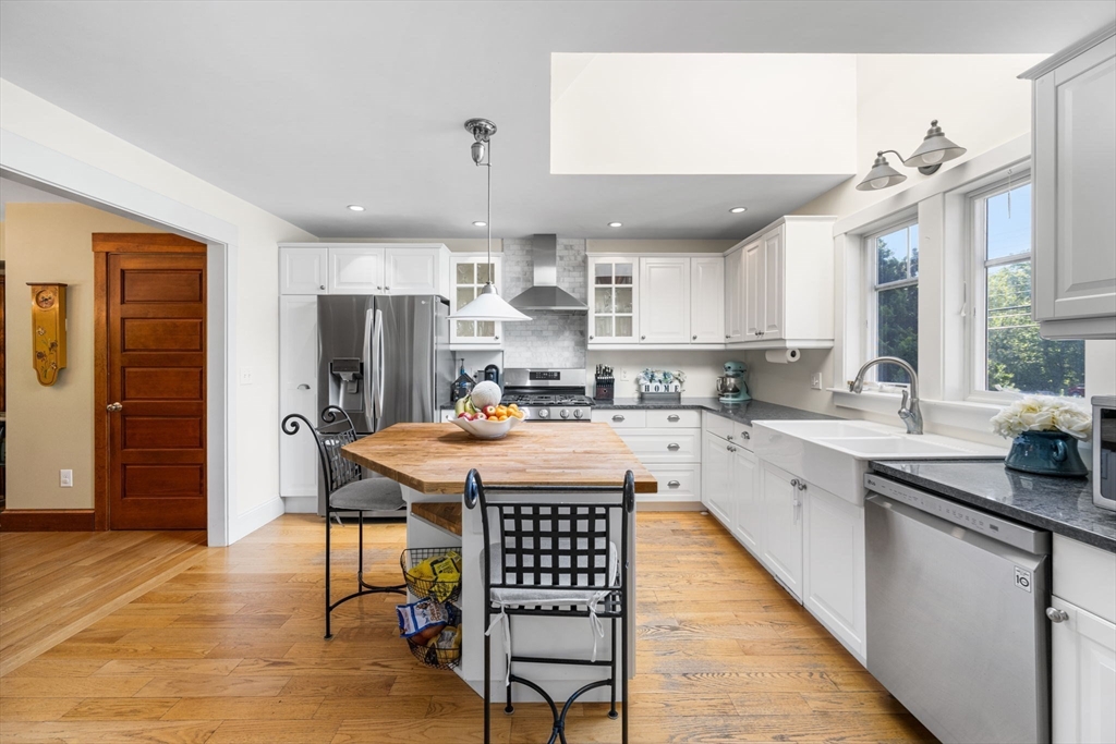 1080 Oakhill Ave, Attleboro