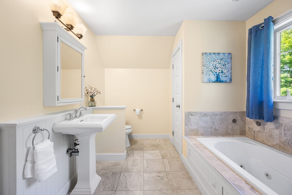 1080 Oakhill Ave, Attleboro