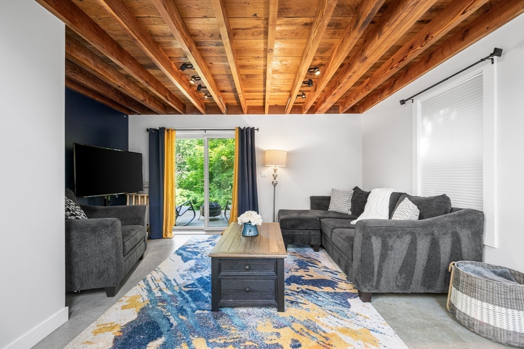 1080 Oakhill Ave, Attleboro