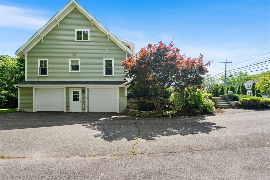 1080 Oakhill Ave, Attleboro