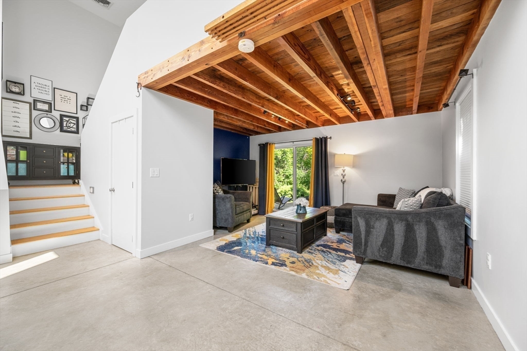 1080 Oakhill Ave, Attleboro