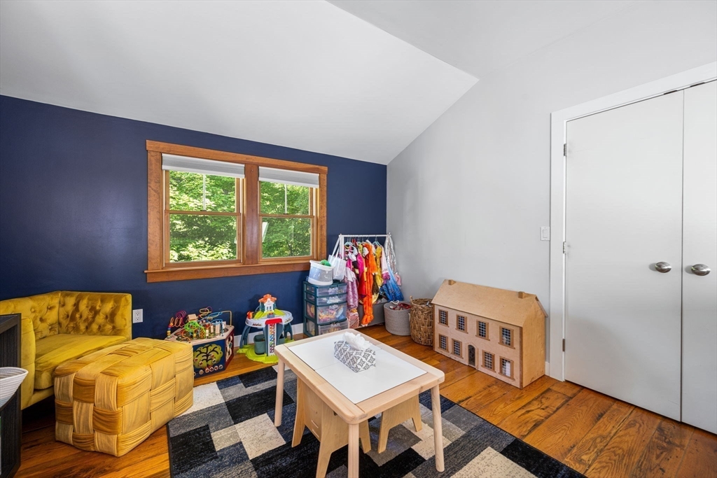 1080 Oakhill Ave, Attleboro