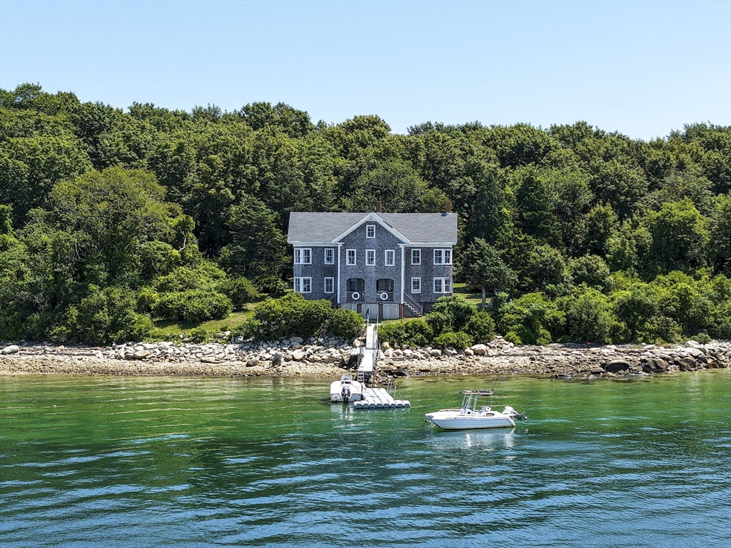 1 Clarks Island