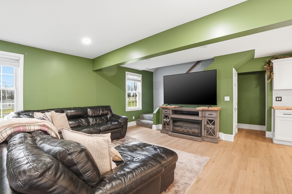98 Cliffe Ave