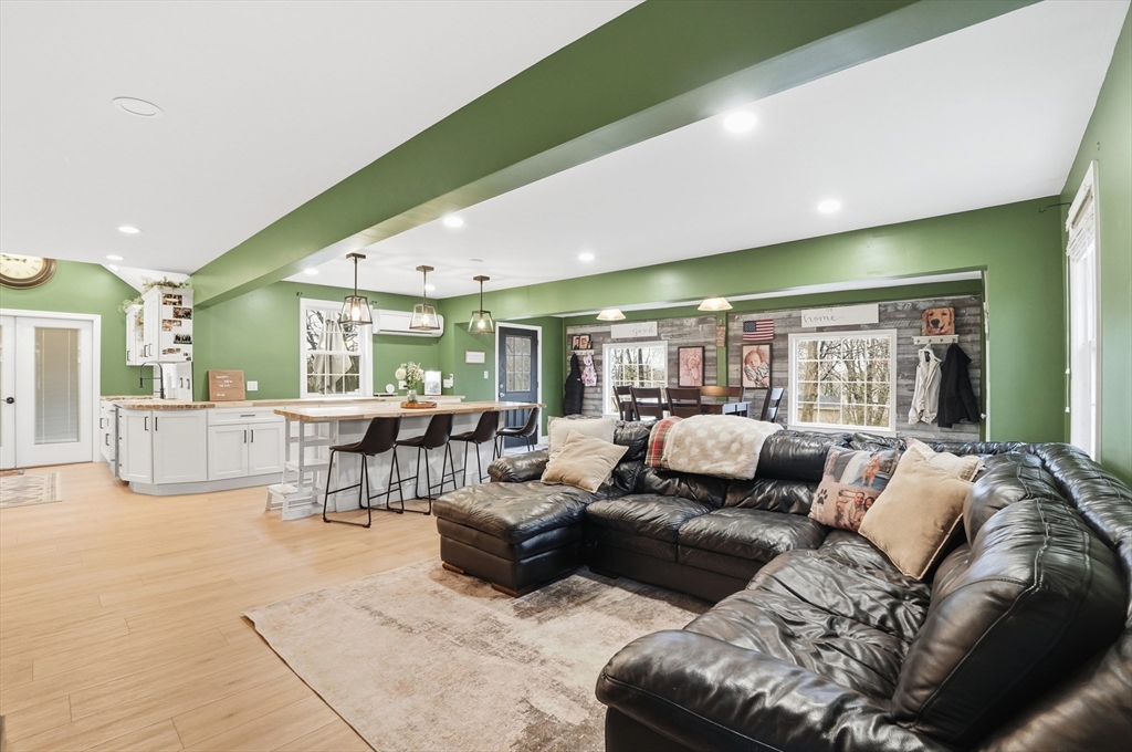 98 Cliffe Ave