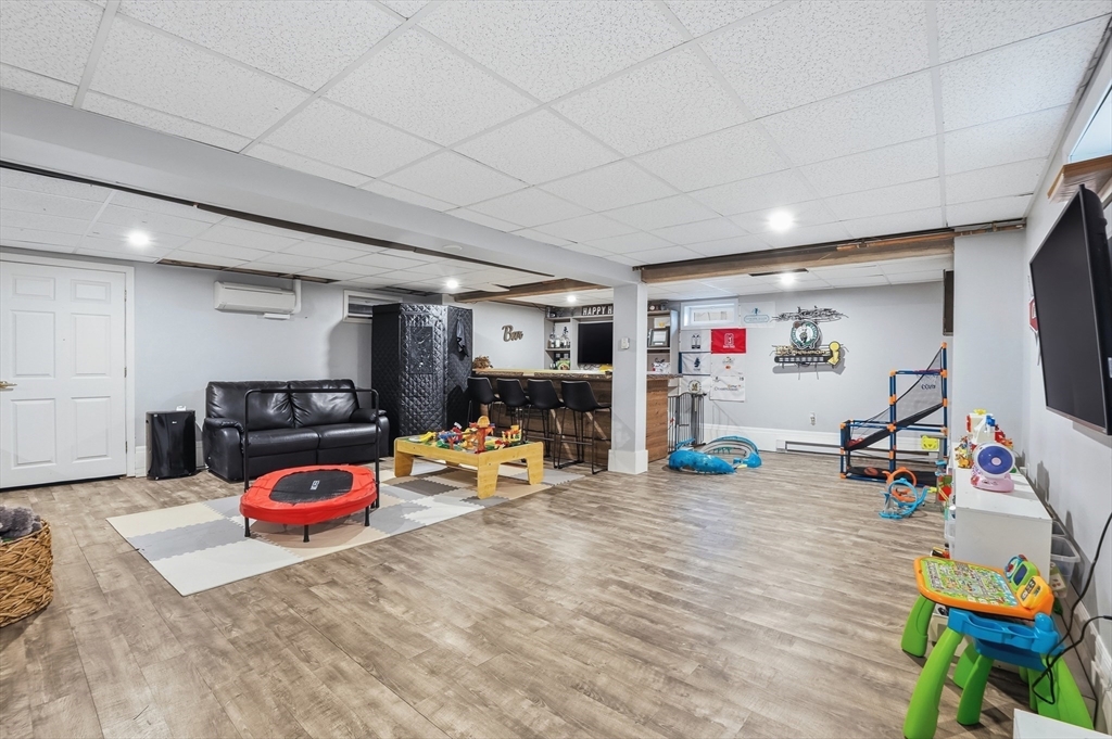 98 Cliffe Ave