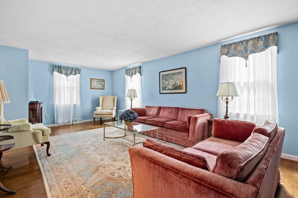 40 W Elm St