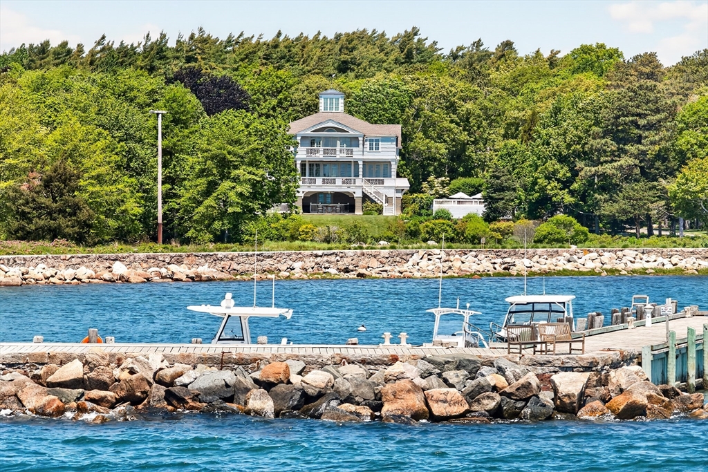 85 Moorings Rd