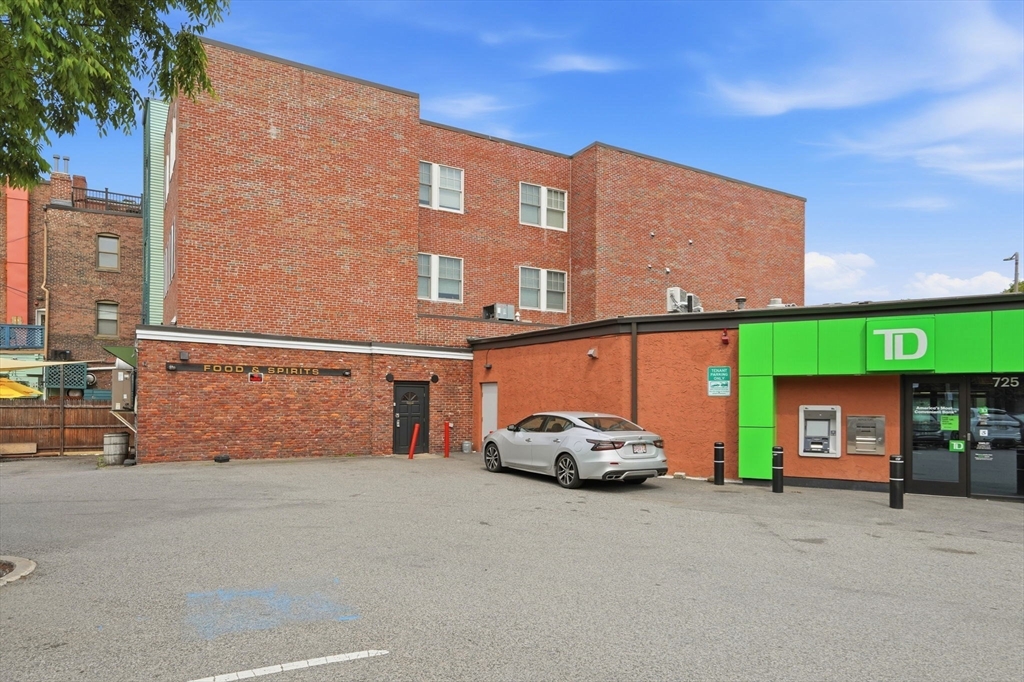 717 Centre Street