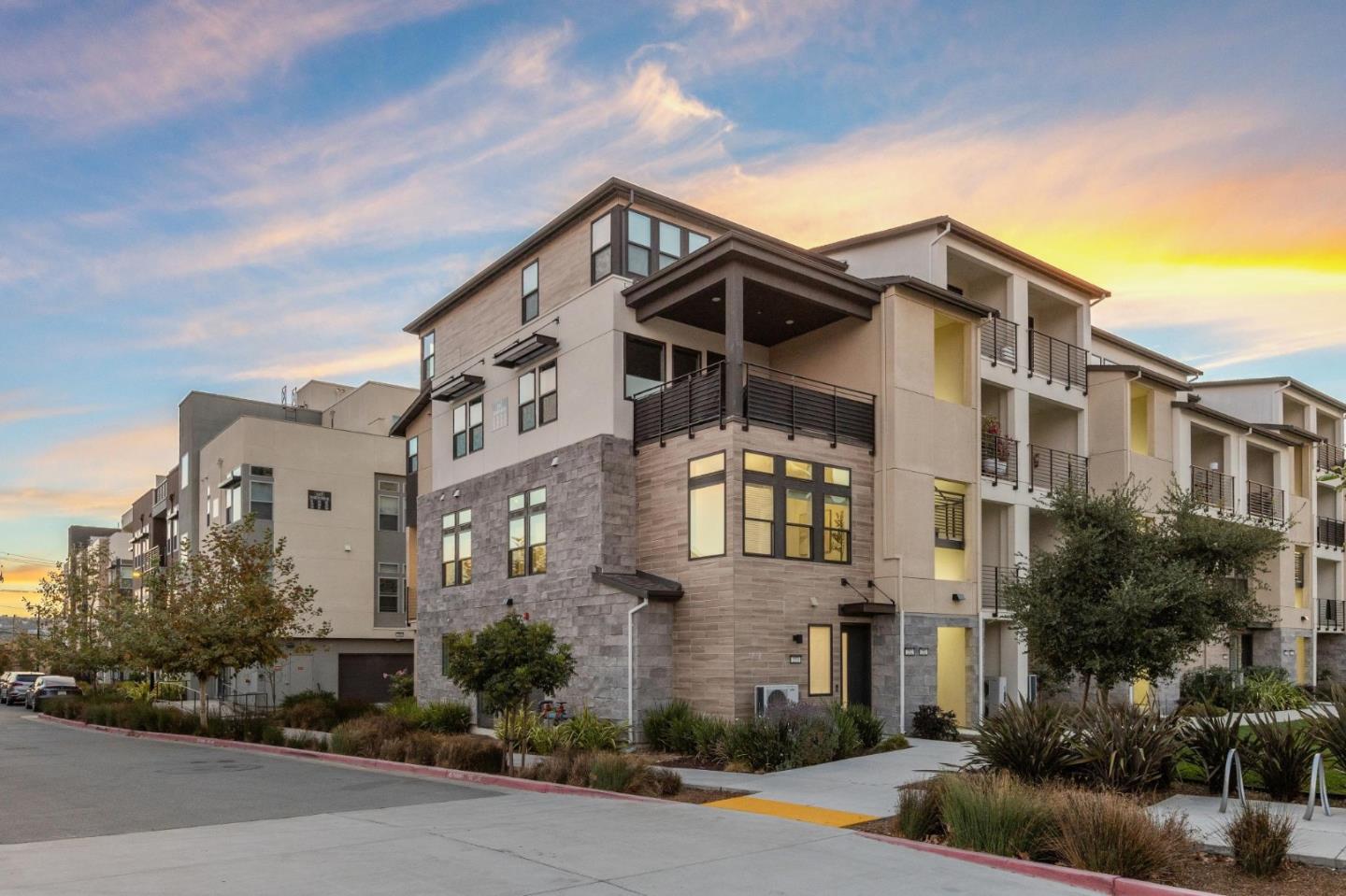 253 Waters Park CIR