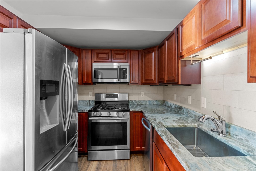 298 Wickenden Street 6