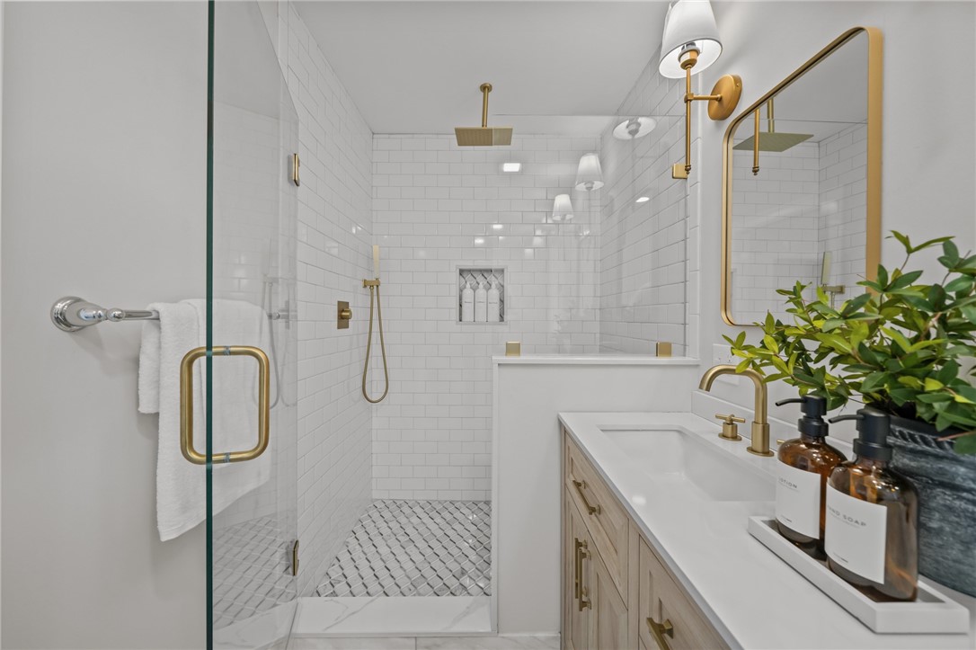 1705 Wampanoag Trail