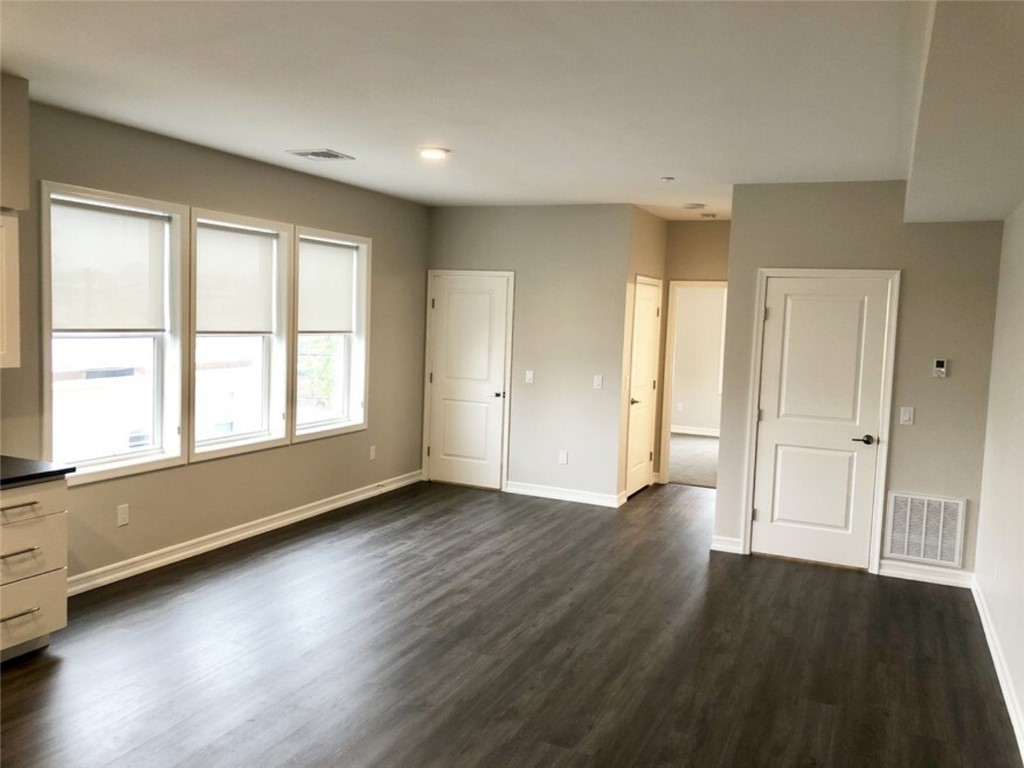 40 Jones Street 203