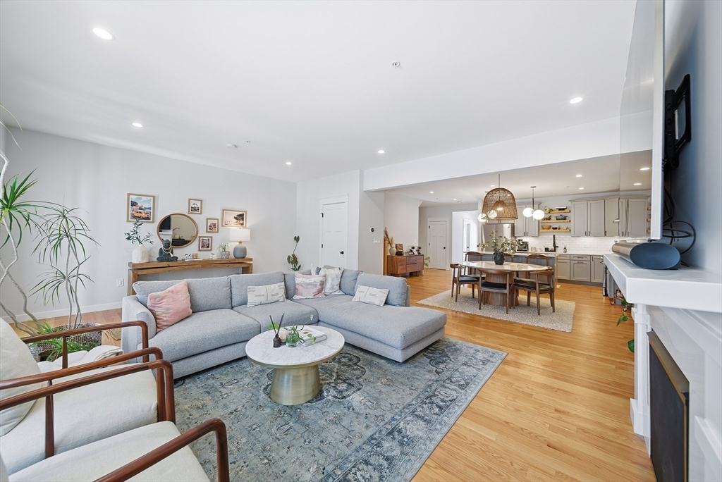 184 Main St # 3