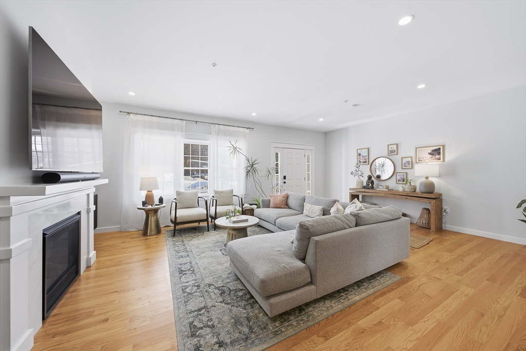184 Main St # 3