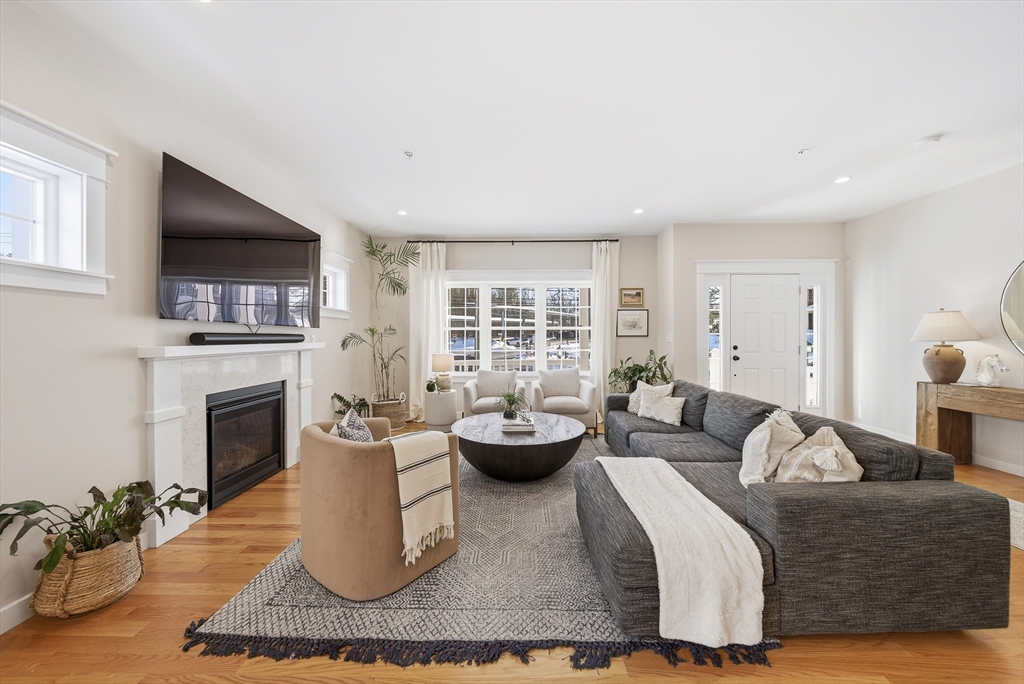 182 Main St # 4