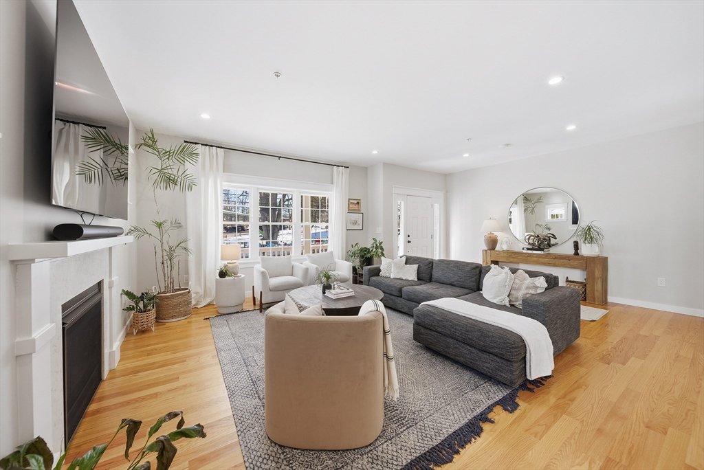 182 Main St # 4