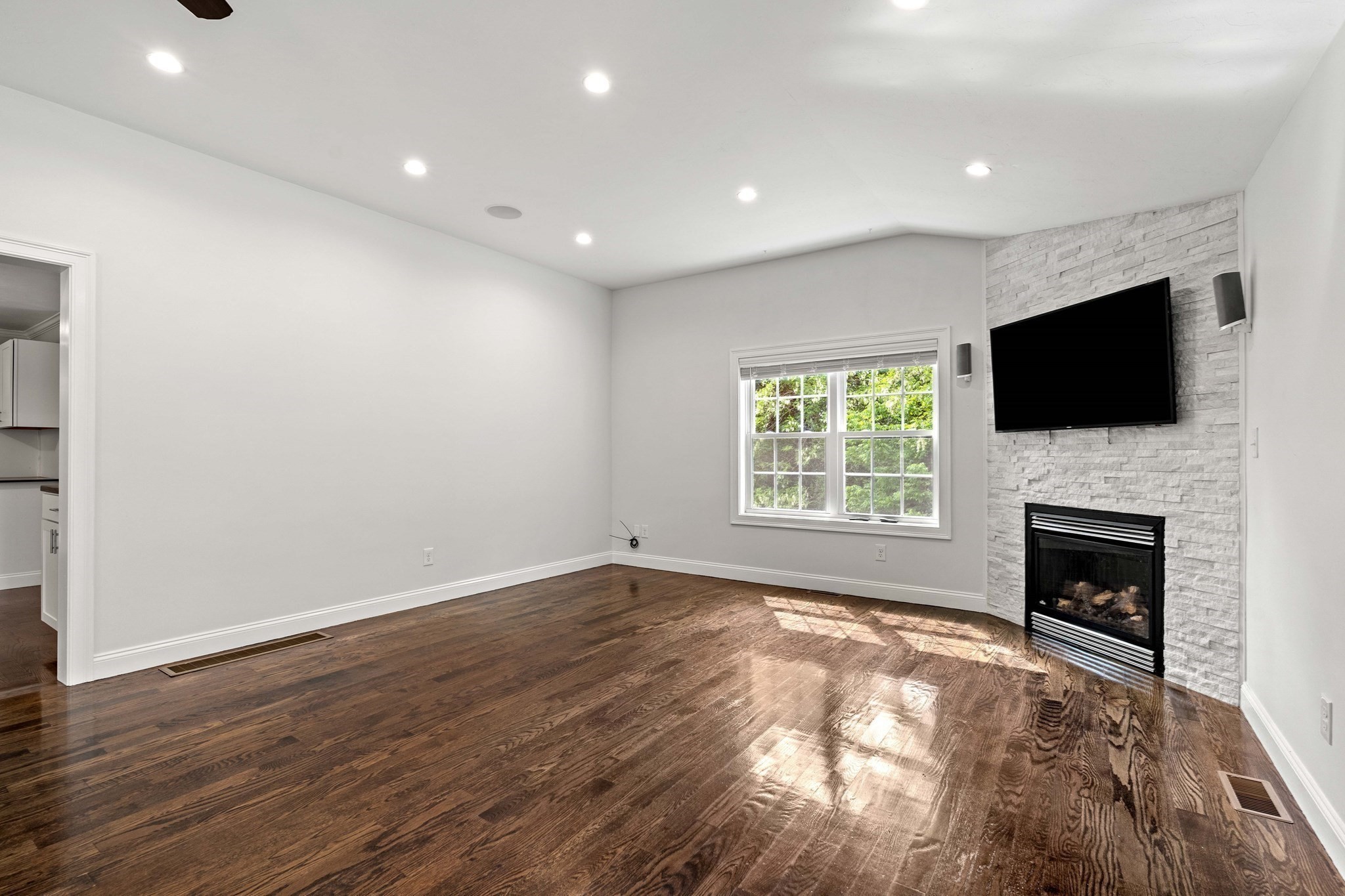 24 Bartlett Ave # 24