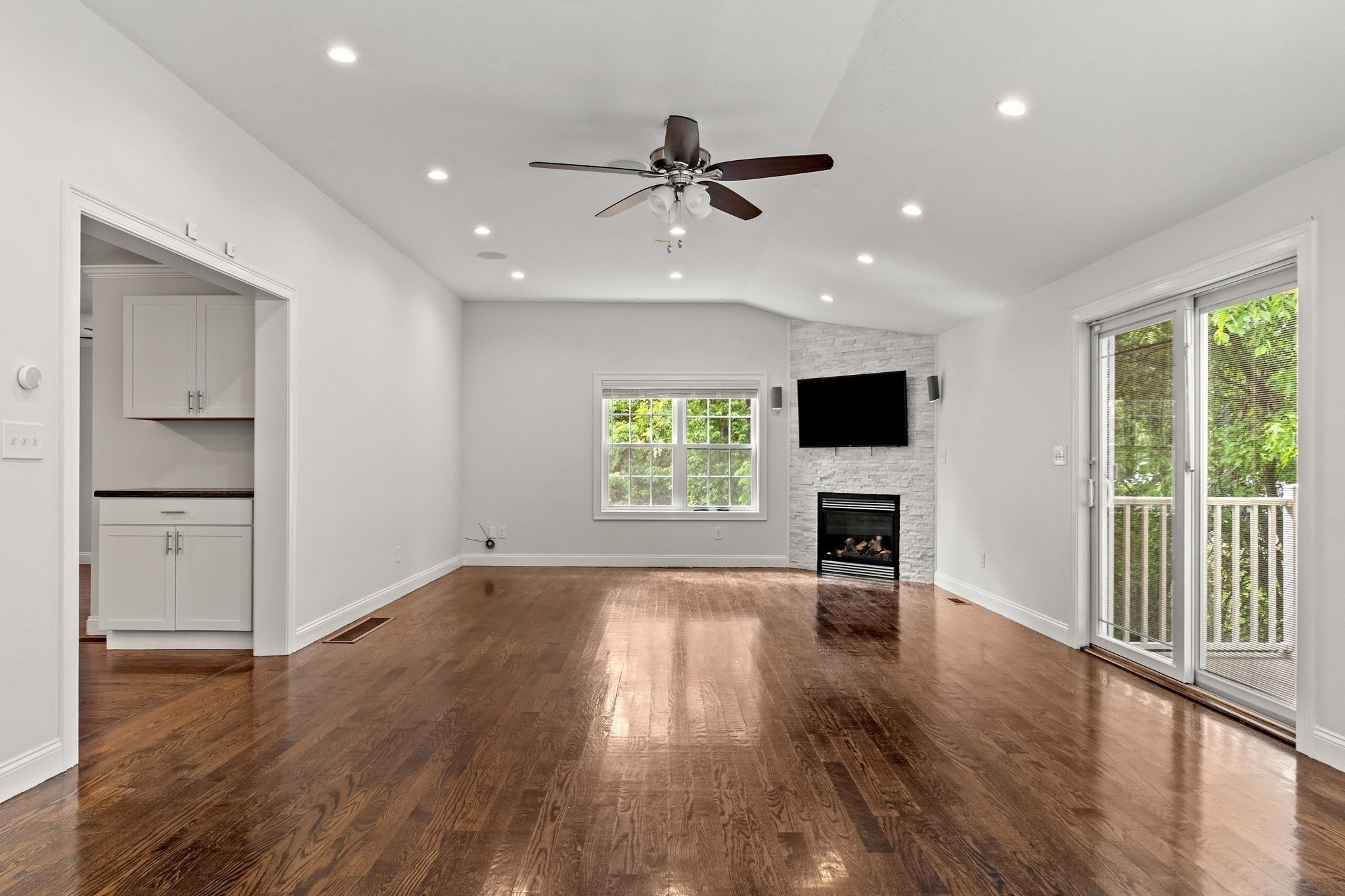 24 Bartlett Ave # 24