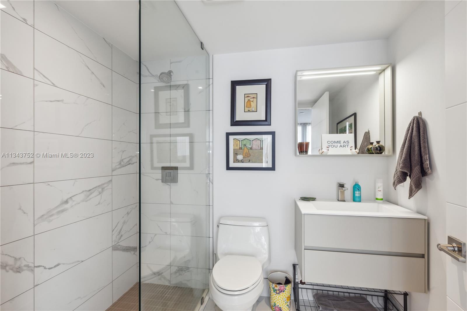 9521 E Bay Harbor Dr # 406