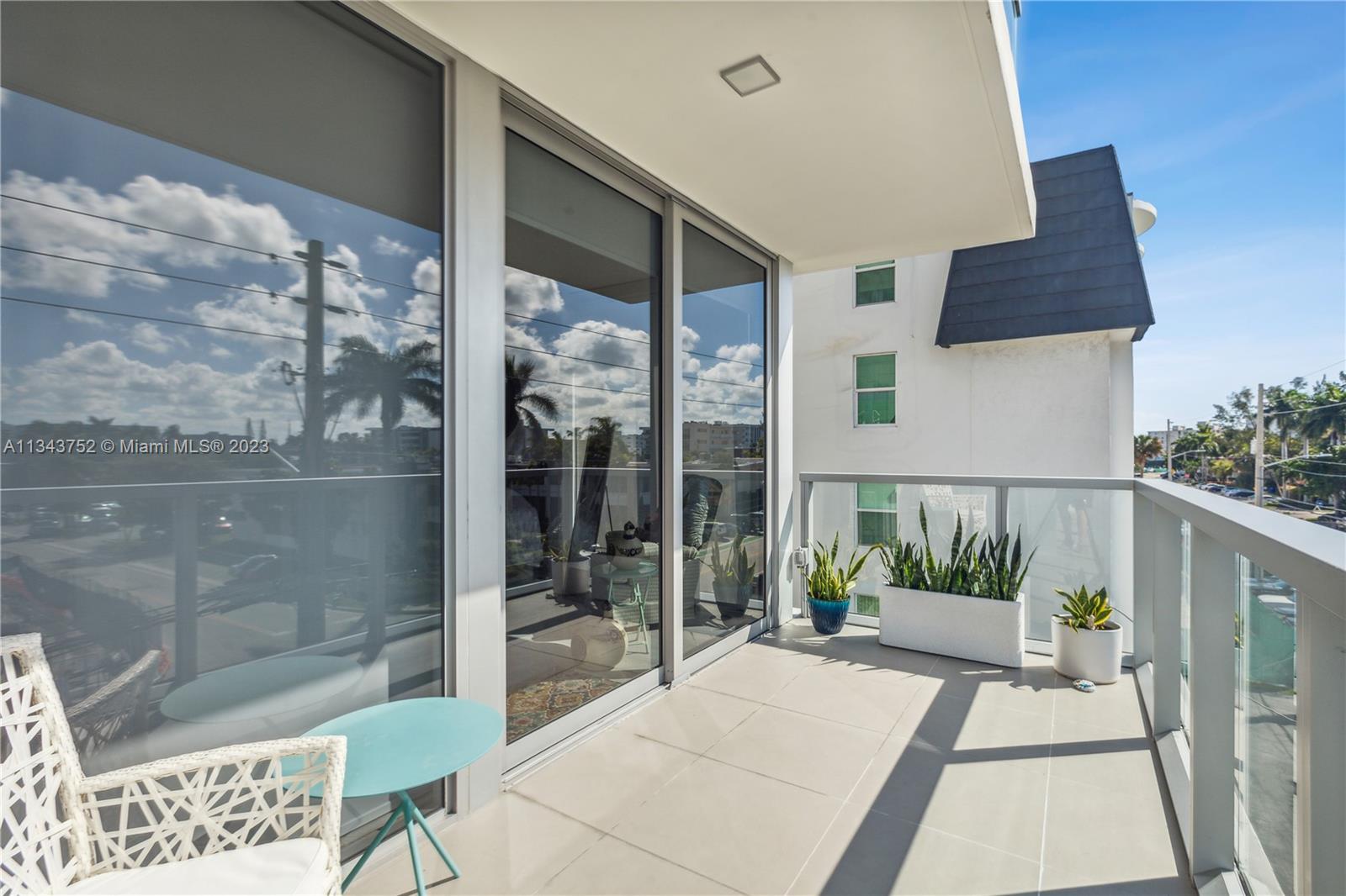 9521 E Bay Harbor Dr # 406