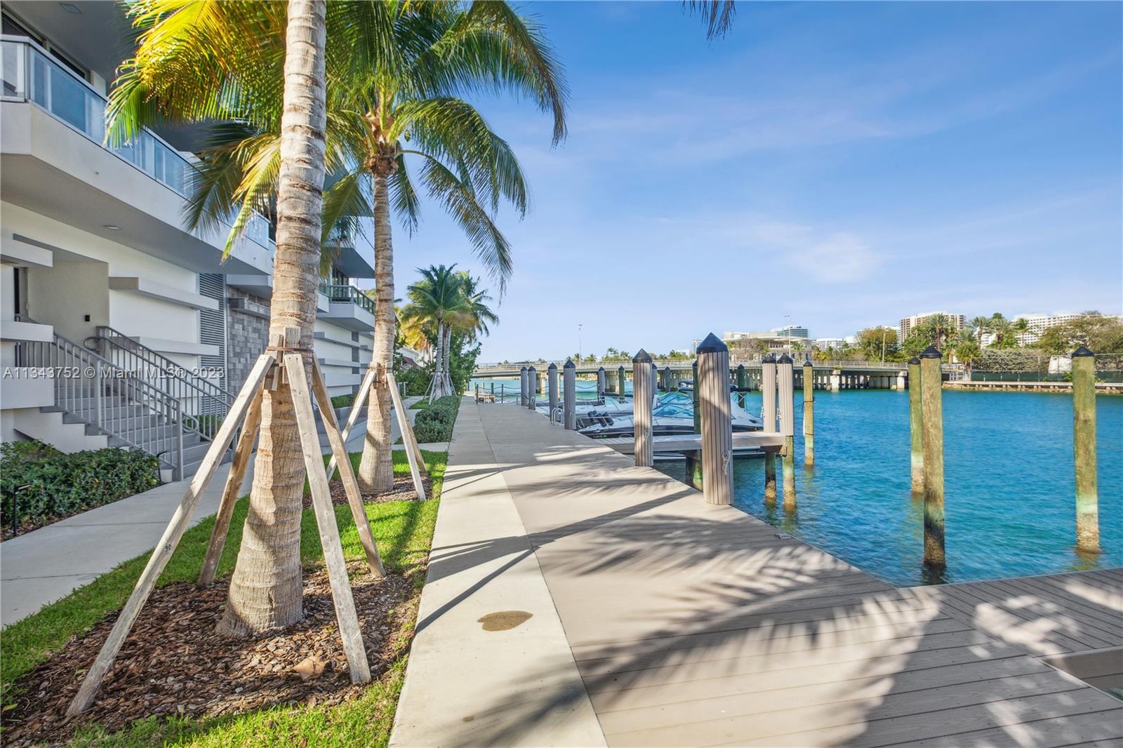 9521 E Bay Harbor Dr # 406